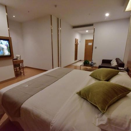 그린트리 인 황강 치춘 카운티 레일웨이 스테이션 호텔 Qichun 외부 사진